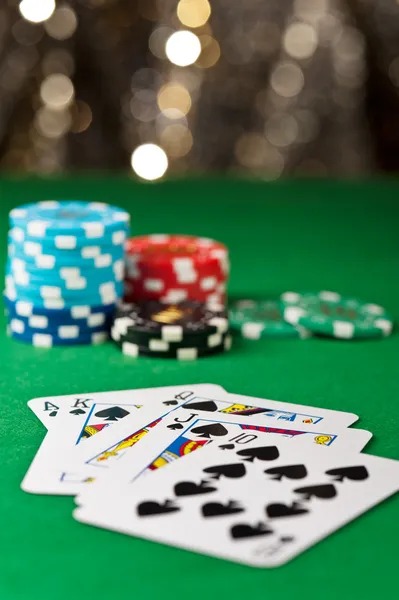 Live blackjack dealer studio with low-bandwidth streaming indicator on kepiting togel